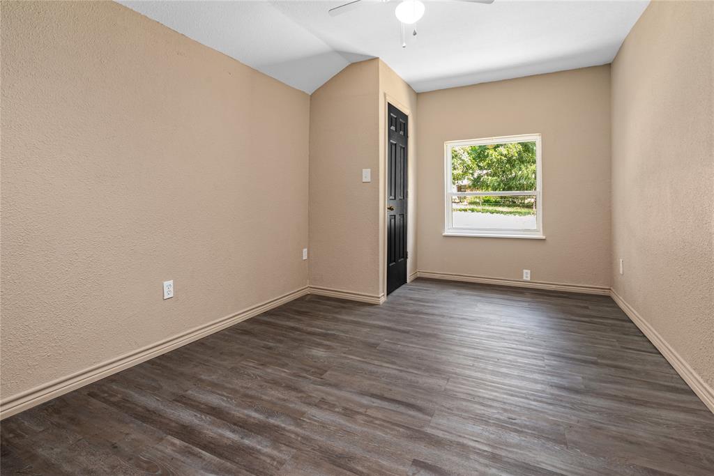 405 Walker Street Property Photo 16
