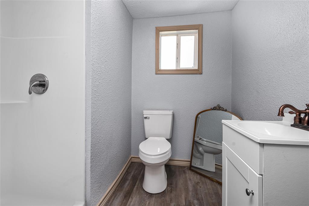 405 Walker Street Property Photo 17