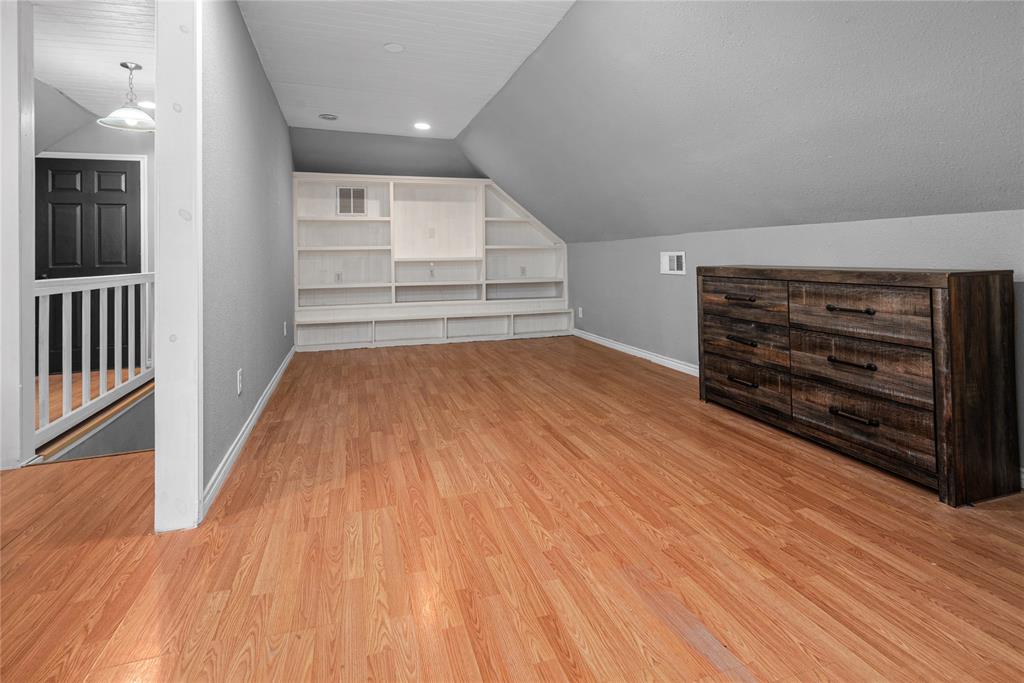 405 Walker Street Property Photo 20