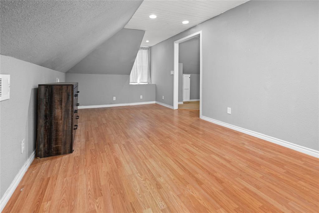 405 Walker Street Property Photo 21