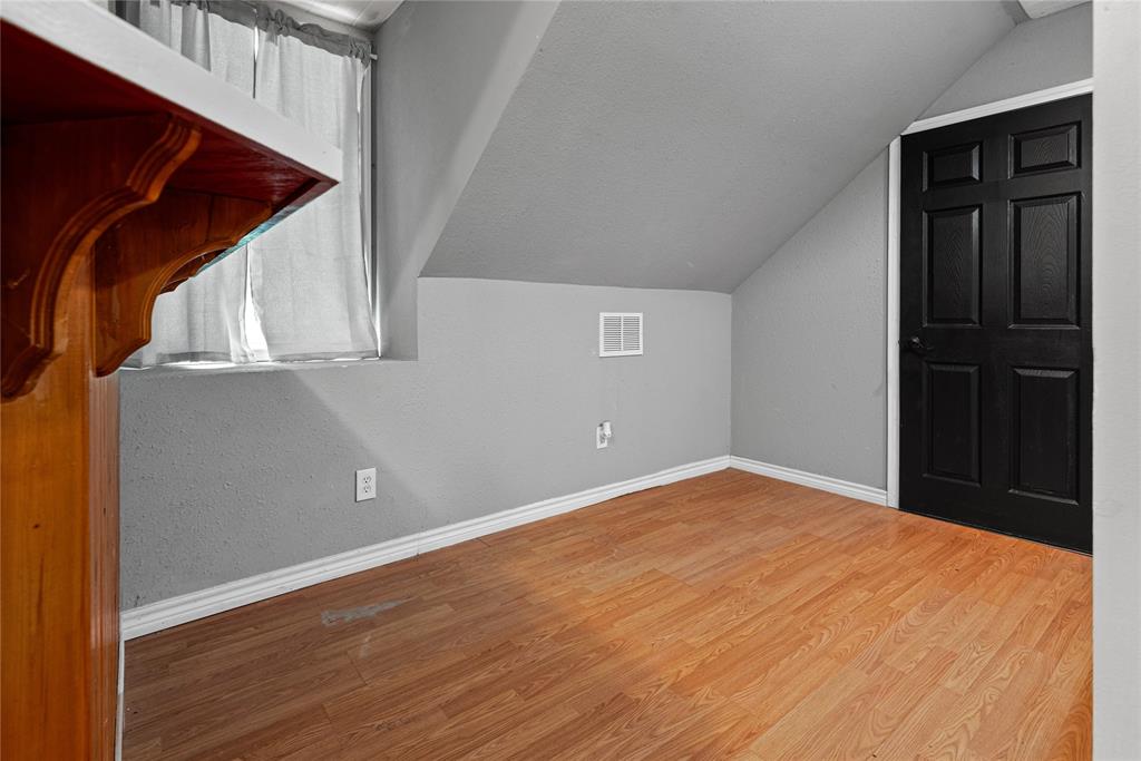 405 Walker Street Property Photo 22