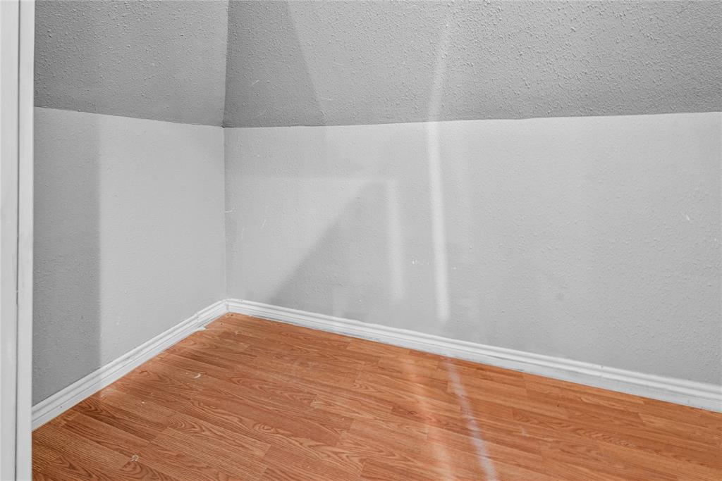 405 Walker Street Property Photo 25