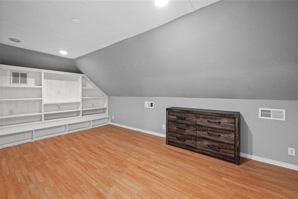 405 Walker Street Property Photo 26