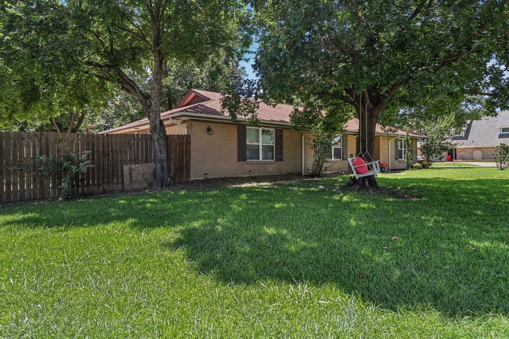 1213 W Tarrant Road Property Photo 1