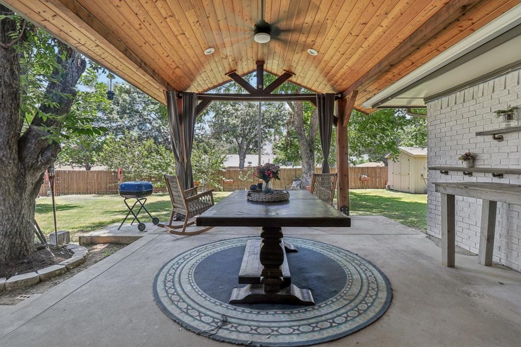 1213 W Tarrant Road Property Photo 2
