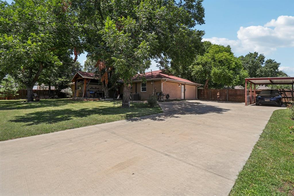 1213 W Tarrant Road Property Photo 3