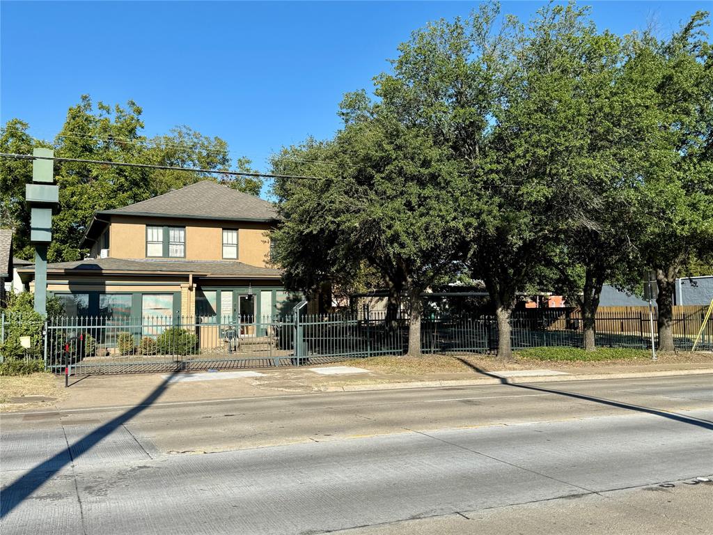 203 N Rockwall Avenue