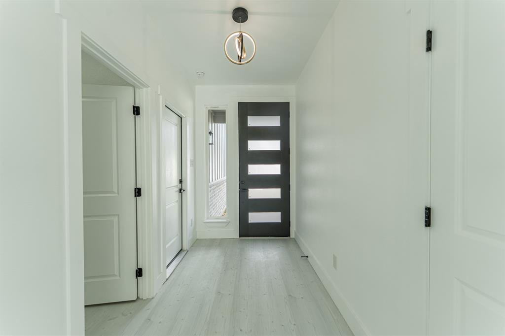 206 Ross Street Property Photo 6