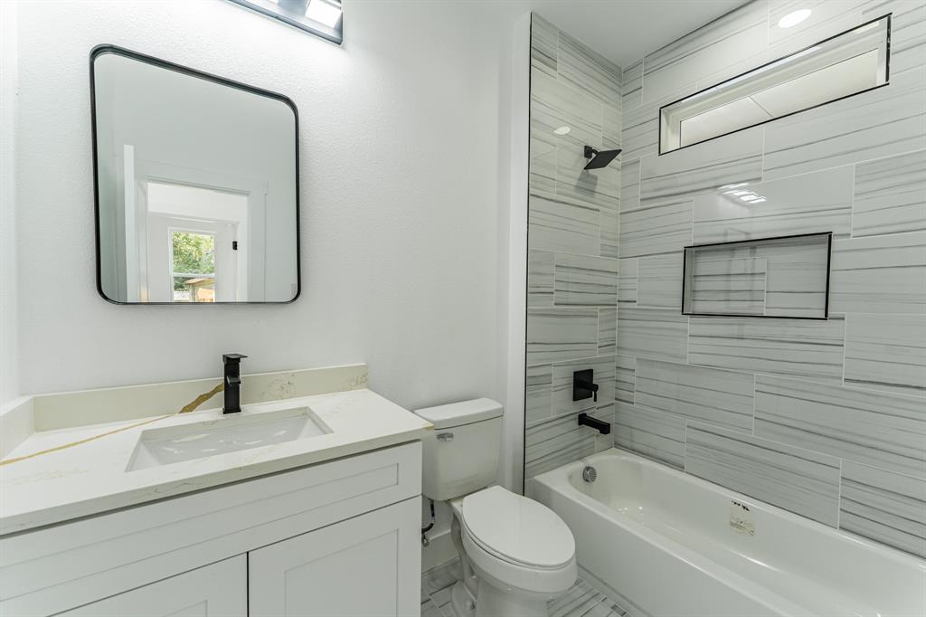206 Ross Street Property Photo 11