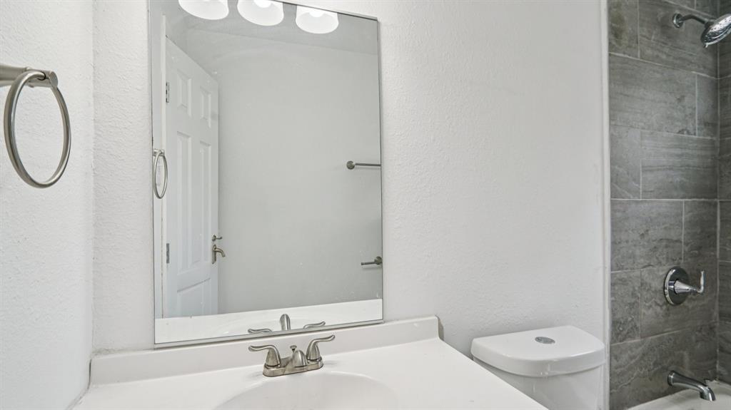 8036 Woodhue Circle Property Photo 15
