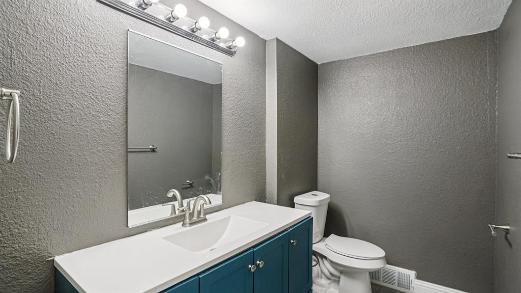 8036 Woodhue Circle Property Photo 17