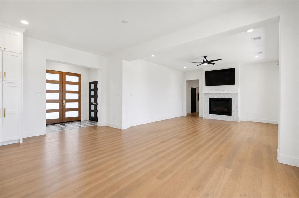 1208 Eagles Bluff Drive Property Photo 3