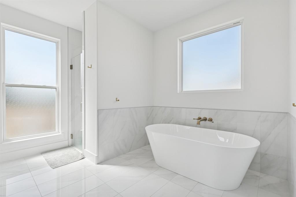 1208 Eagles Bluff Drive Property Photo 12