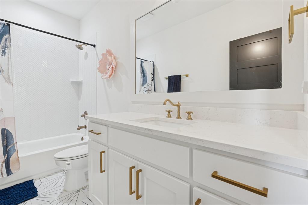 1208 Eagles Bluff Drive Property Photo 18