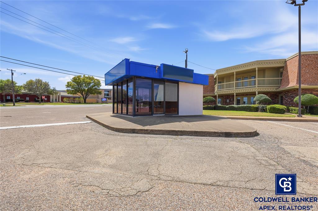 1500 W Henderson Street Property Photo 1