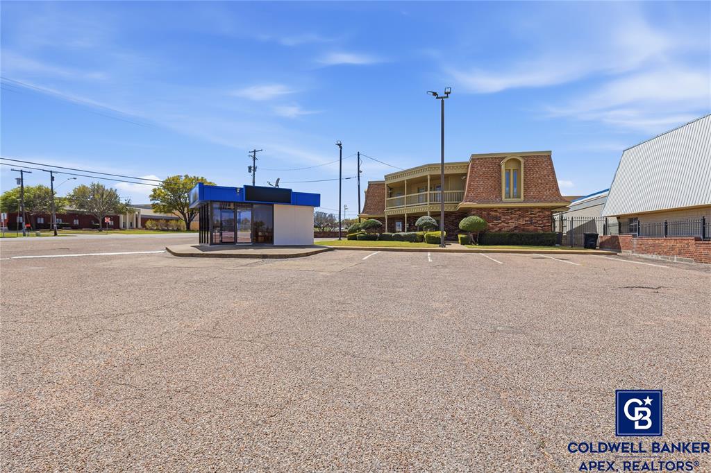 1500 W Henderson Street Property Photo 2