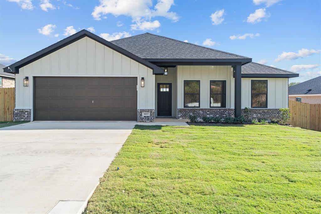 16517 Crossing Circle Property Photo 1