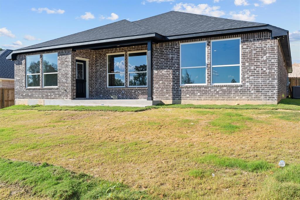 16517 Crossing Circle Property Photo 4