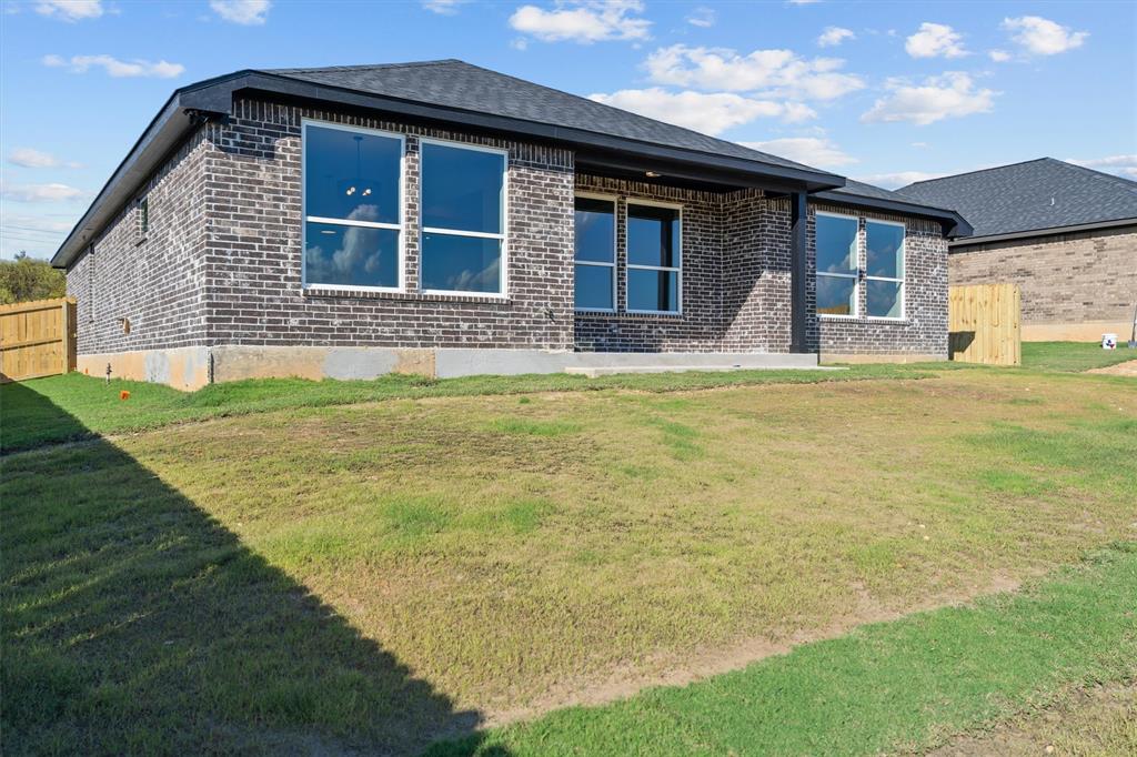 16517 Crossing Circle Property Photo 5