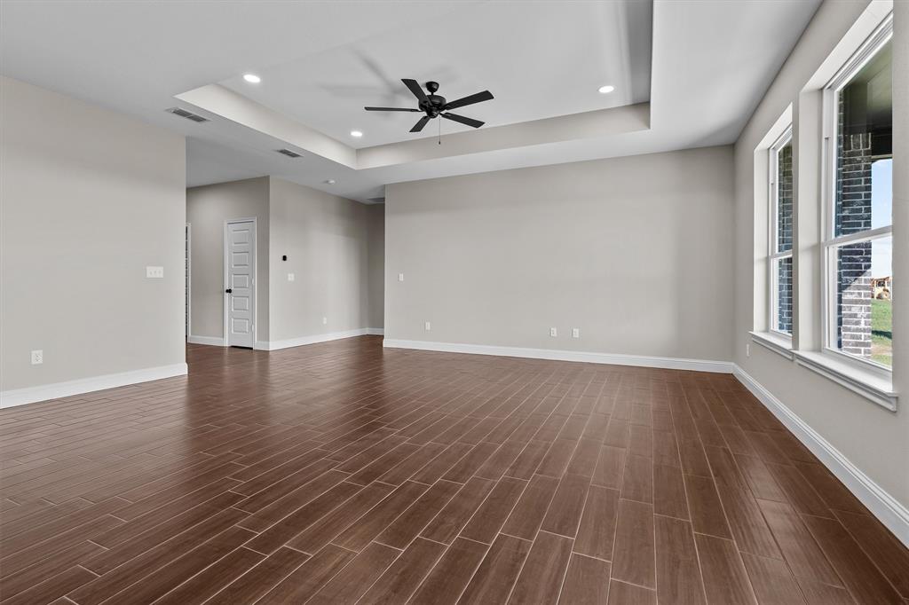 16517 Crossing Circle Property Photo 8