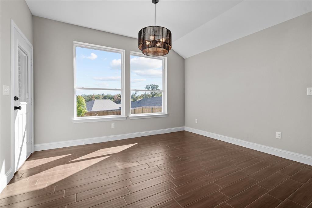 16517 Crossing Circle Property Photo 11