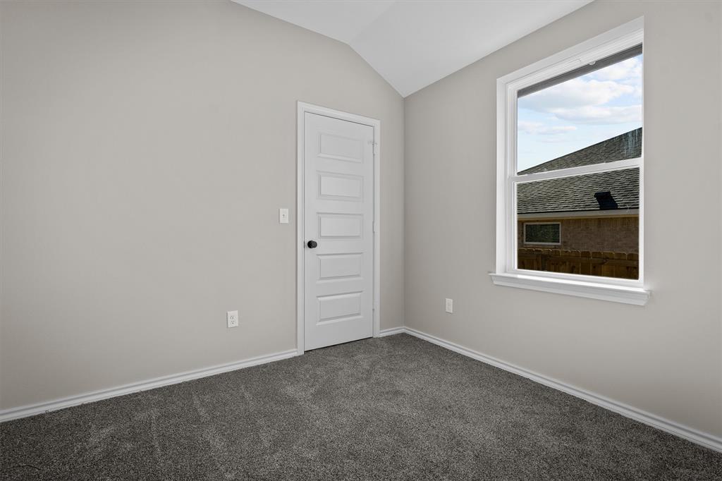 16517 Crossing Circle Property Photo 13