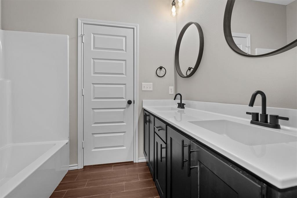 16517 Crossing Circle Property Photo 15