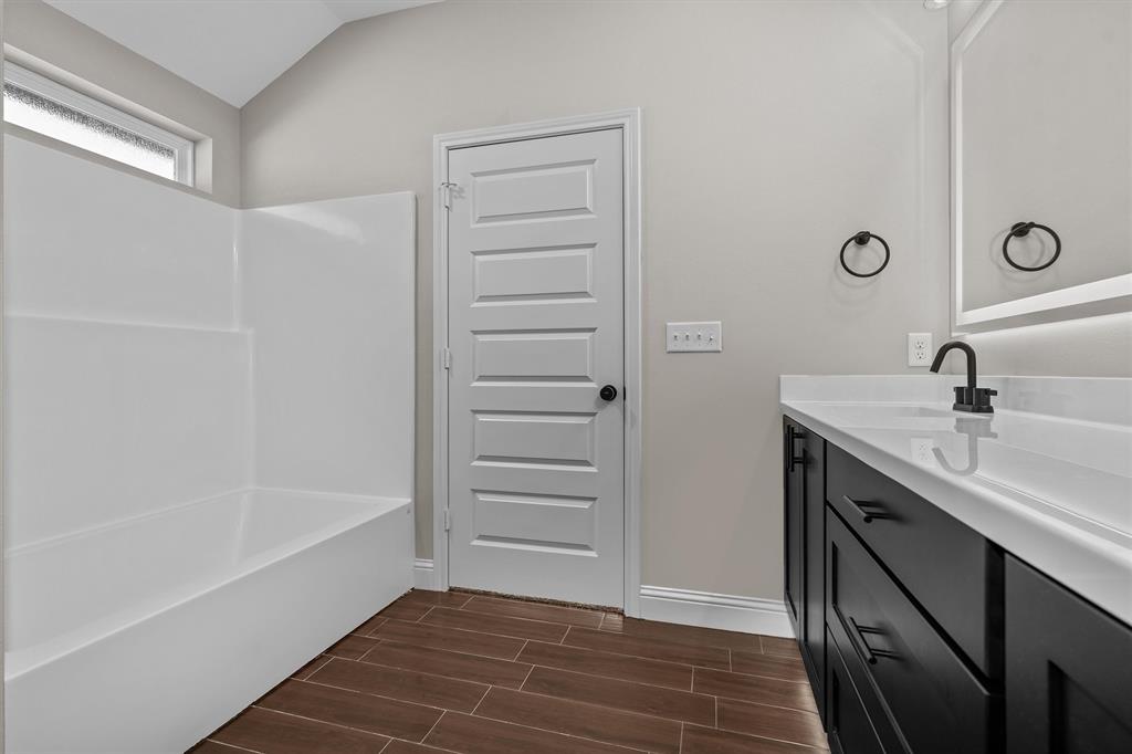 16517 Crossing Circle Property Photo 19