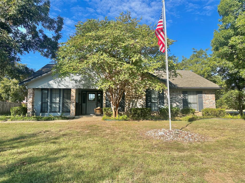 212 W Oaks Circle Property Photo 1