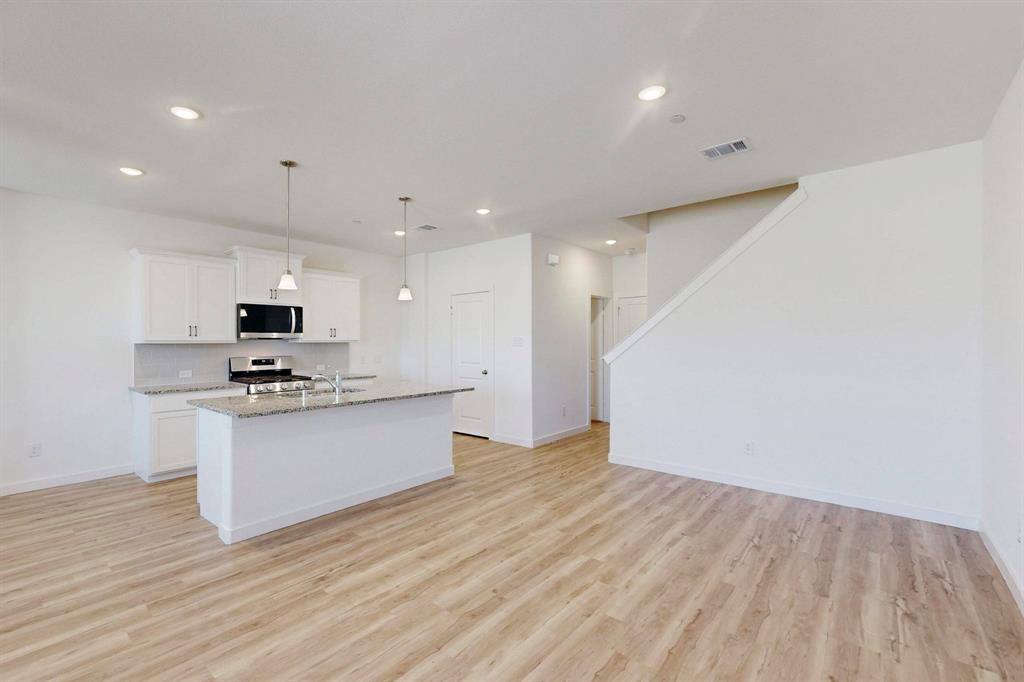 1828 Summer Aura Property Photo 7