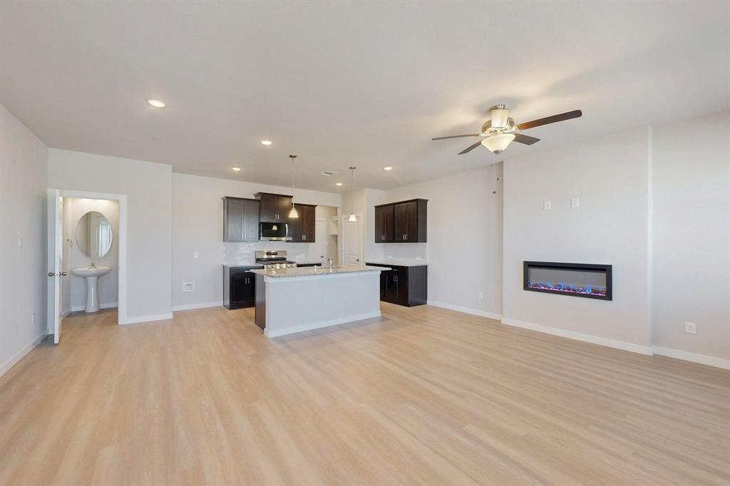 1832 Summer Aura Property Photo 3