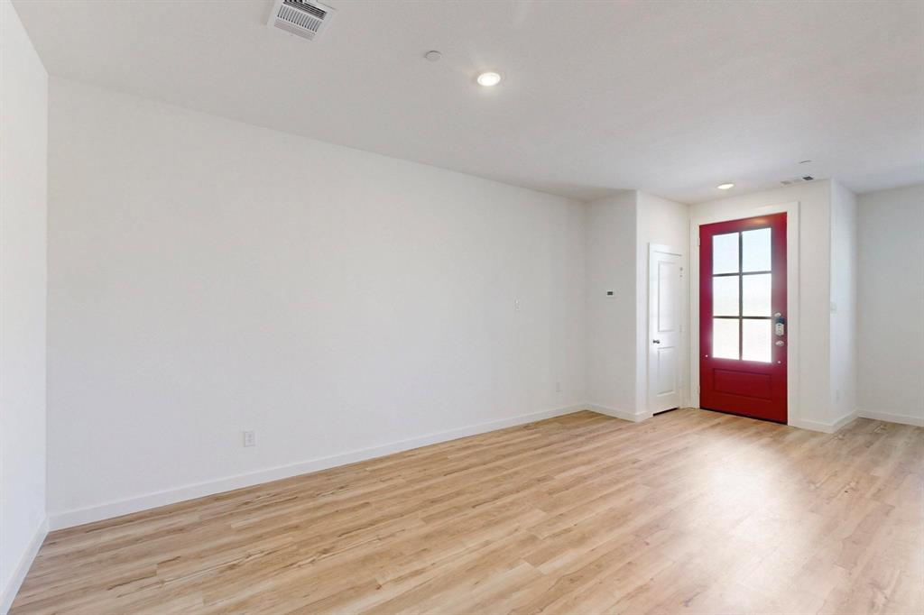 1832 Summer Aura Property Photo 4