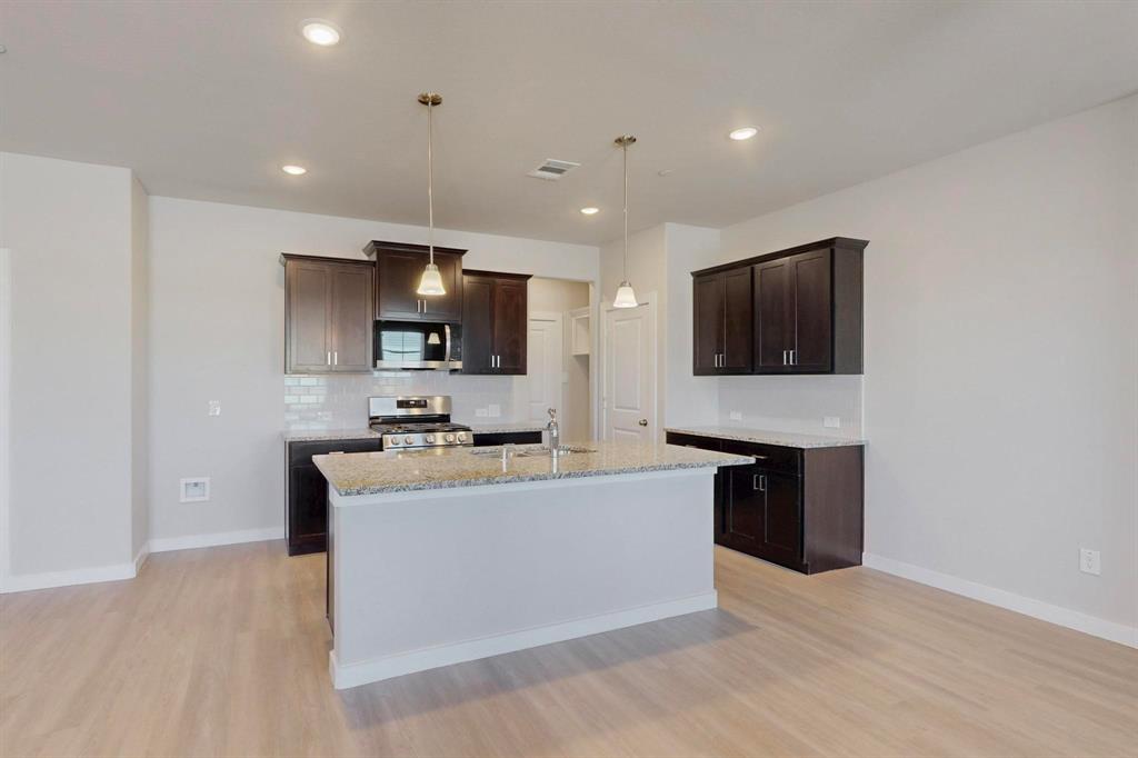 1832 Summer Aura Property Photo 5