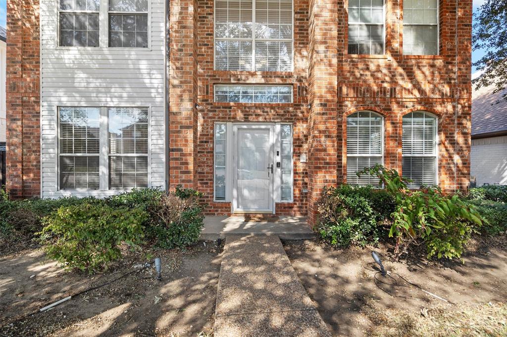 1719 Live Oak Lane Property Photo 4