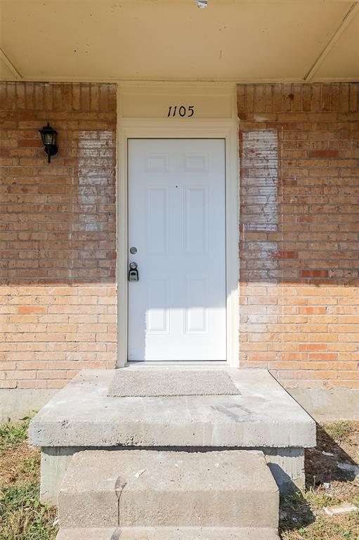 5055 Ridglea Lane 1105 Property Photo 2