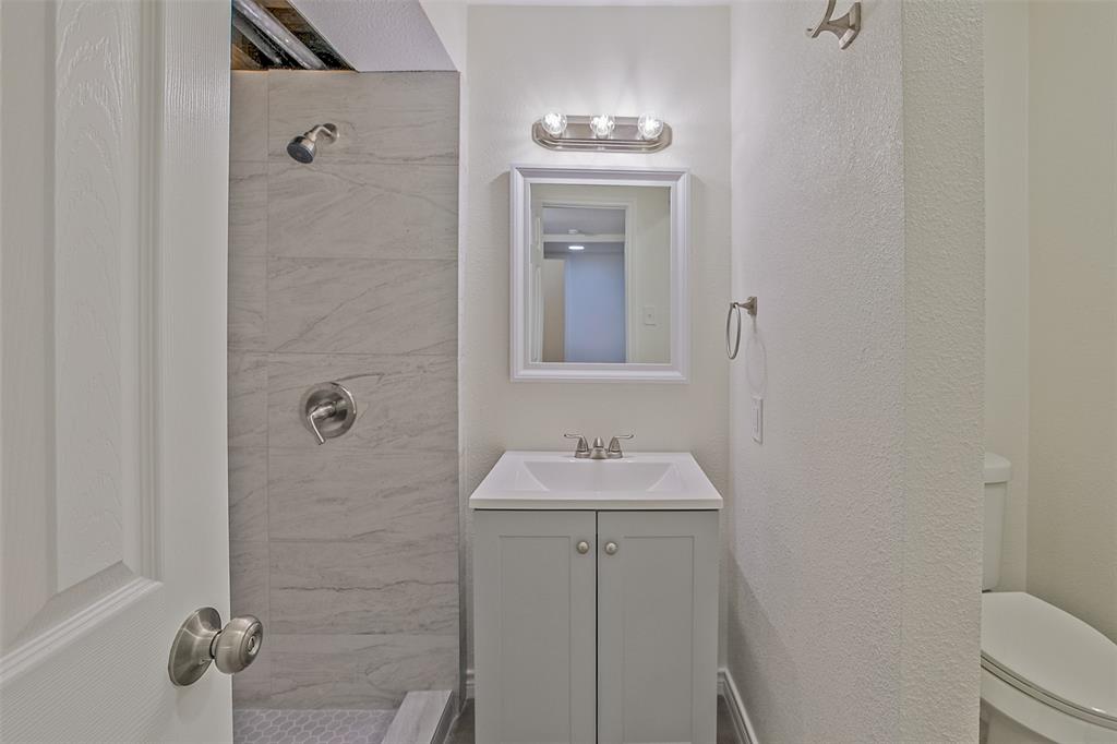 5055 Ridglea Lane 1105 Property Photo 9