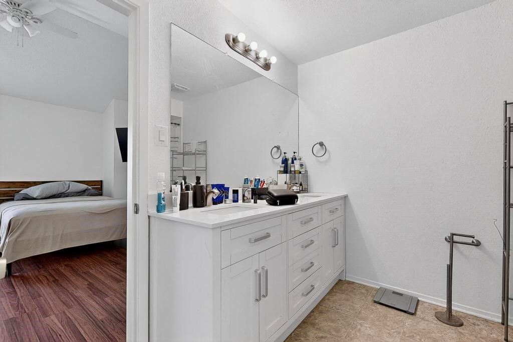 2500 E Park Boulevard U3 Property Photo 21
