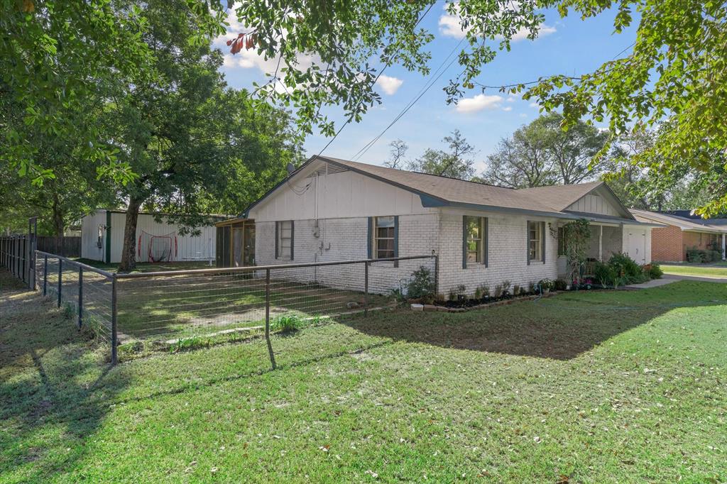 503 S Houston Street Property Photo 31