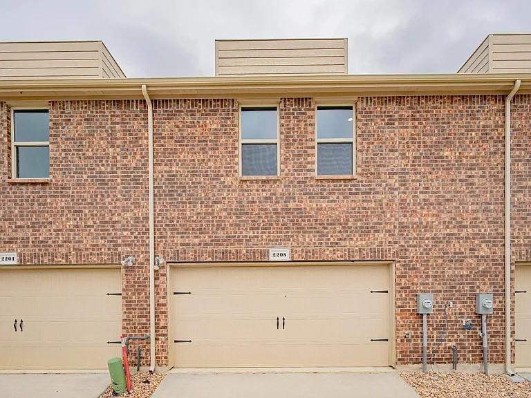 2145 Steer Creek Place Property Photo 4