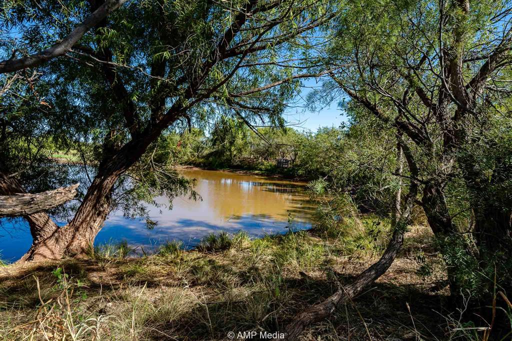 1504 Cr 423 Property Photo 1