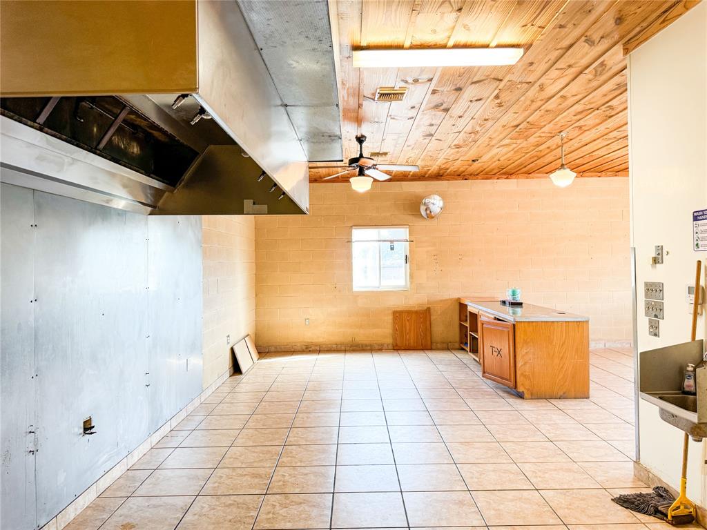 115 E 8th Street Property Photo 20