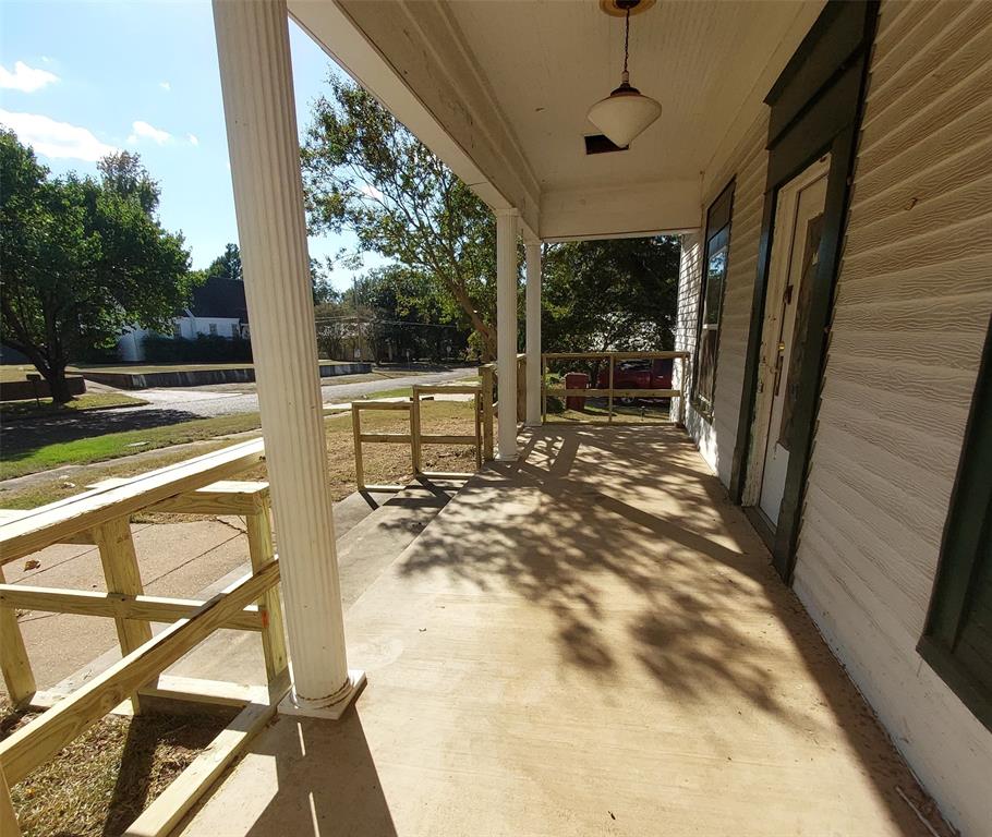 307 E Lowery Property Photo 16