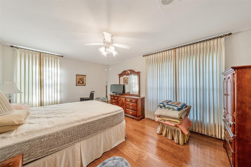 1858 S Dickinson Drive Property Photo 9