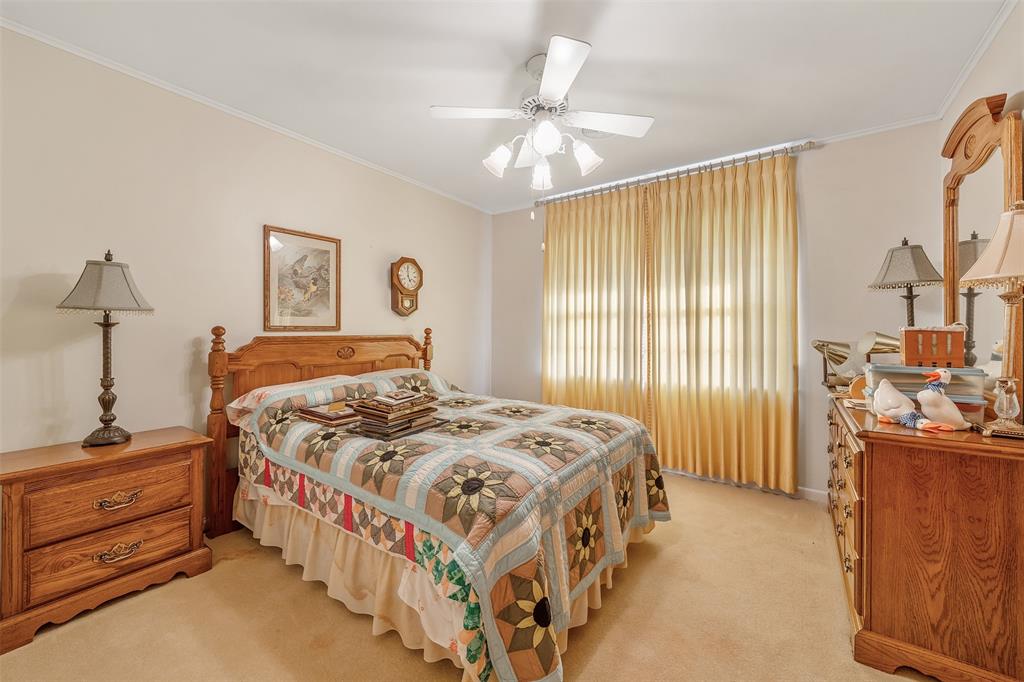 1858 S Dickinson Drive Property Photo 15