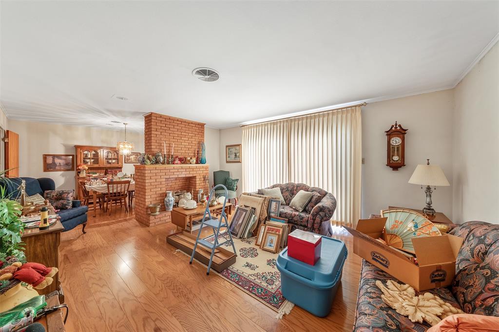 1858 S Dickinson Drive Property Photo 17