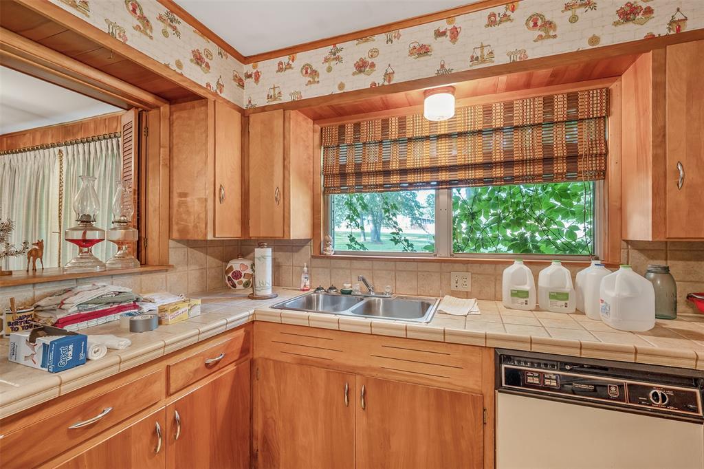 1858 S Dickinson Drive Property Photo 25