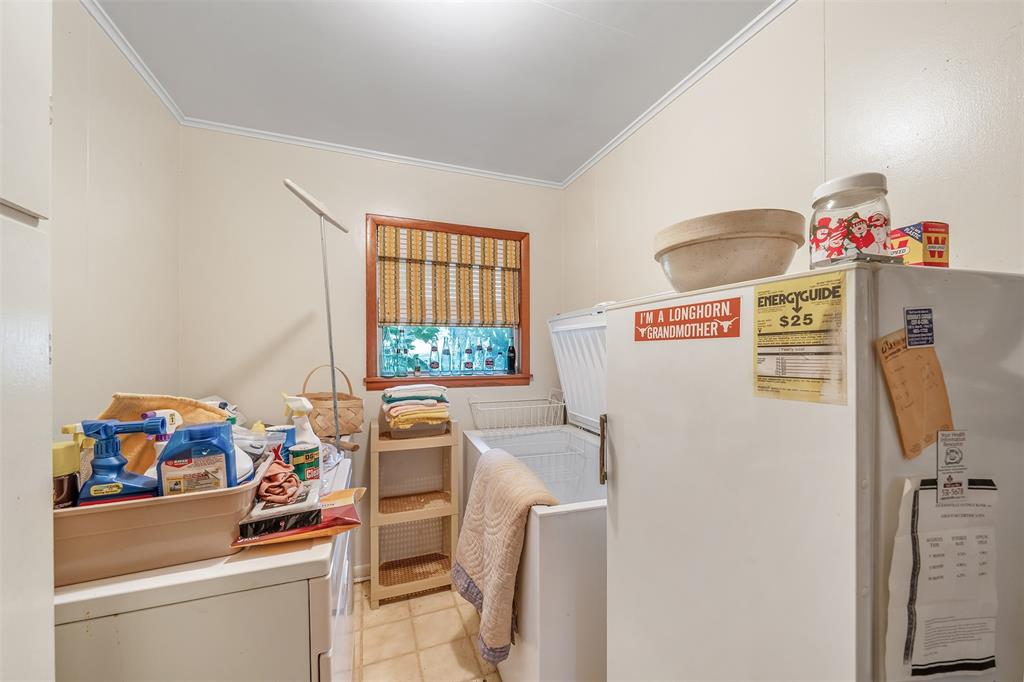 1858 S Dickinson Drive Property Photo 27