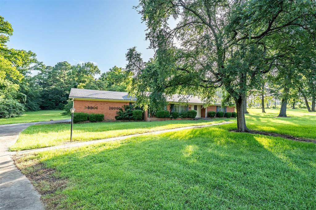 1858 S Dickinson Drive Property Photo 29