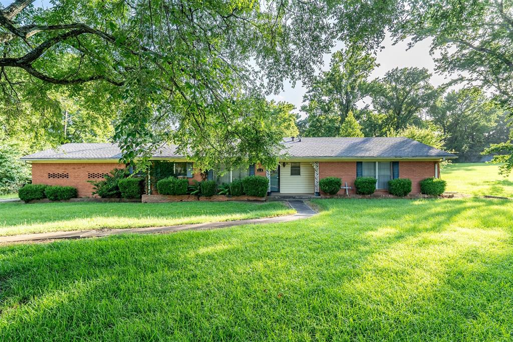 1858 S Dickinson Drive Property Photo 30