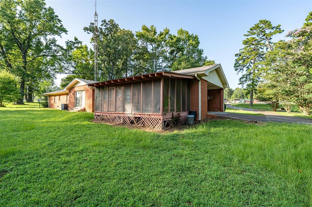 1858 S Dickinson Drive Property Photo 34